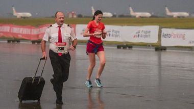Il decollo di Runczech, a Praga si è corso in aeroporto