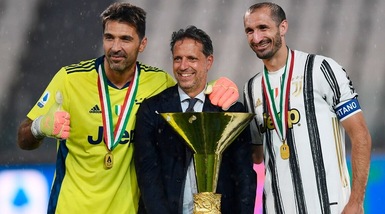 Paratici: "Juve avanti con Sarri, si è meritato questo club"