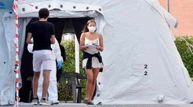 Coronavirus, ospedali in tilt: code per tamponi