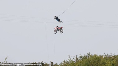 Mission: Impossible 7, set in fiamme dopo un salto con la moto