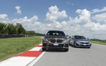 BMW X6 vs BMW Serie 8 Gran Coupé: gli scatti