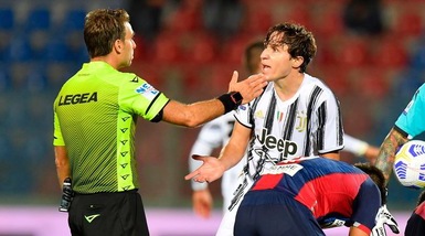 Moviola Crotone-Juve: rigore netto. Il rosso a Chiesa...