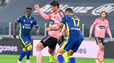 Primi 45': la Juve soffre, ma ha più occasioni. Faraoni intervento dubbio su Bernardeschi