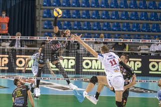 Superlega, Perugia batte anche le difficoltà, la Lube travolge Milano