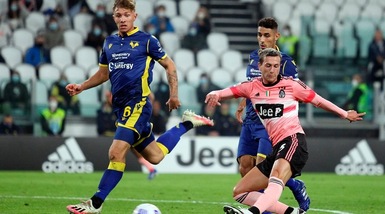 Moviola Juve-Verona, c'era un rigore su Bernardeschi