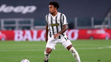 Juve, emergenza in difesa contro il Barcellona: McKennie si scalda