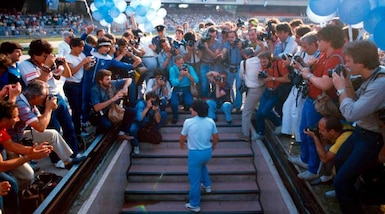 Maradona, De Laurentiis: "Possiamo intitolargli il San Paolo"