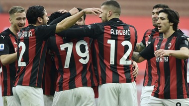 Il Milan continua a volare: 2-0 alla Fiorentina. Festa Bologna