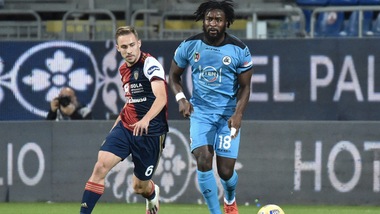 Cagliari-Spezia 2-2: Nzola gela Di Francesco su rigore al 94’