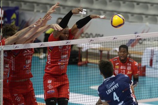 La Lube trema poi vince in rimonta a Ravenna