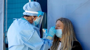 Covid, guarita un mese fa ma di nuovo positiva: è successo a Roma