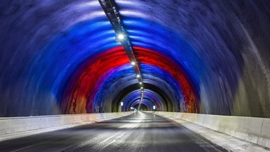 Le auto possono scendere in fondo al mare? In questo tunnel sottomarino sì