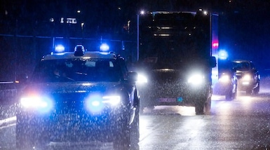 Coronavirus, il furgone con le dosi di vaccino è a Roma