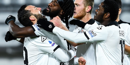 Spezia, tifosi contro la cessione del club: "Ma orgogliosi dei giocatori"