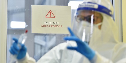 Coronavirus in Italia, 827 decessi in 24 ore. I nuovi casi sono 28.352