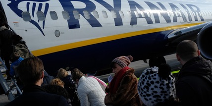 Coronavirus, Ryanair annuncia altri tagli ai voli per l'Italia