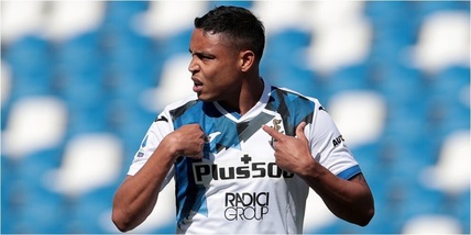 Atalanta fermata dal Sassuolo. Napoli raggiunto al 94' dal Cagliari