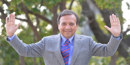 Coronavirus, Chiambretti positivo al test: ricoverato con la madre a Torino