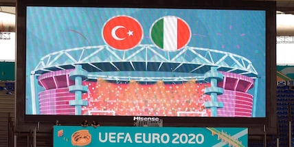 Euro2020, Italia-Turchia: tifoso turco accende un petardo. Cinque anni di daspo
