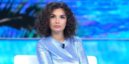 Elettra Lamborghini si sente male sul palco: paura per la cantante