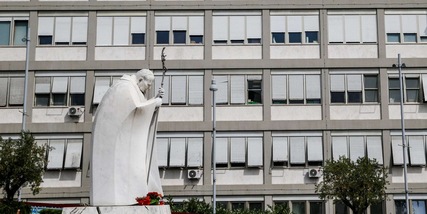 Papa, decorso regolare nella prima notte al Gemelli