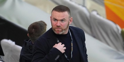 Rooney nei guai: mette ko un suo giocatore con un tackle