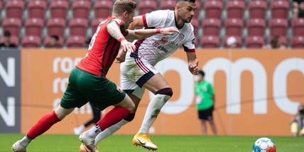 Augsburg-Cagliari 3-1, non basta Joao Pedro