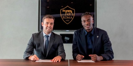 Roma, ufficiale Abraham: "Un grande onore la numero 9"