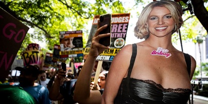 Britney Spears e il legale accusano il padre. "Chiede due milioni di dollari"