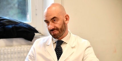 Bassetti, appello ai no vax: "Siete in tempo per evitare altri danni"