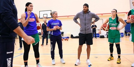 Jacobs si dà al…basket: l’incontro con la Nazionale femminile