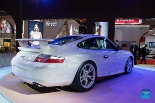 Porsche GT3, in Cina è piena di diamanti