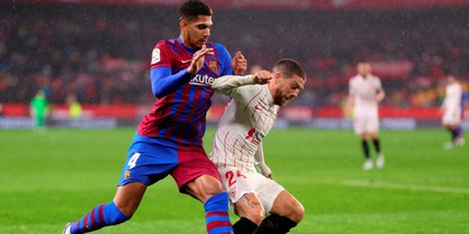 Il Papu Gomez illude il Siviglia, Araujo fa 1-1 per il Barcellona