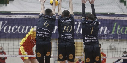 Siena rimonta con Reggio Emilia e scaccia la crisi