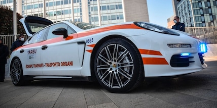Porsche Panamera sequestrata ora è un'ambulanza e trasporta organi