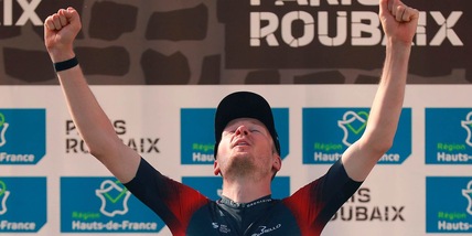 Parigi-Roubaix, trionfa l'olandese Van Baarle