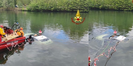 Torino, parcheggia senza il freno a mano e va in discoteca: la 500 finisce nel Po