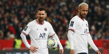 Sky Sports: "Il Psg vuole tenere Messi, ma è disposto a cedere Neymar"