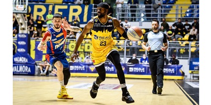 Bazoumana Koné saluta la Reale Mutua Basket Torino