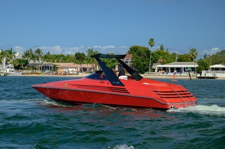 Ferrari Riva 32, il motoscafo con due motori V8 venduto a una cifra da capogiro