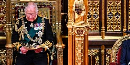 Elisabetta rinuncia al suo discorso: Carlo prende il suo posto