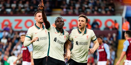 Liverpool, tre punti in rimonta contro l'Aston Villa di Gerrard: aggancio al City