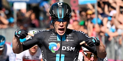 Giro d'Italia 2022, super Dainese vince l'11ª tappa! Maglia rosa sempre a Lopez