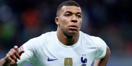 Mbappè, la mamma non si sbilancia: "Offerte identiche da Psg e Real Madrid"