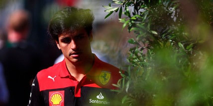 F1, Sainz parte dietro Leclerc e Verstappen: "La chiave sarà la partenza"