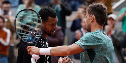 Roland Garros, Tsonga perde contro Ruud e si ritira. Ok Medvedev