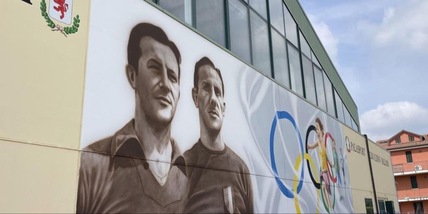 Grande Torino, Chioggia omaggia i fratelli Ballarin: inaugurato il murale