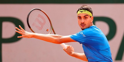 Roland Garros, Sonego avanza al 3° turno mentre saluta Cecchinato