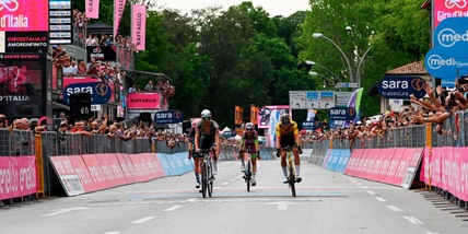 Giro d'Italia 2022, a De Bondt la 18ª tappa! Maglia rosa sempre Carapaz