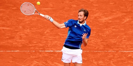 Roland Garros, Medvedev e Tsitsipas avanzano al 3° turno